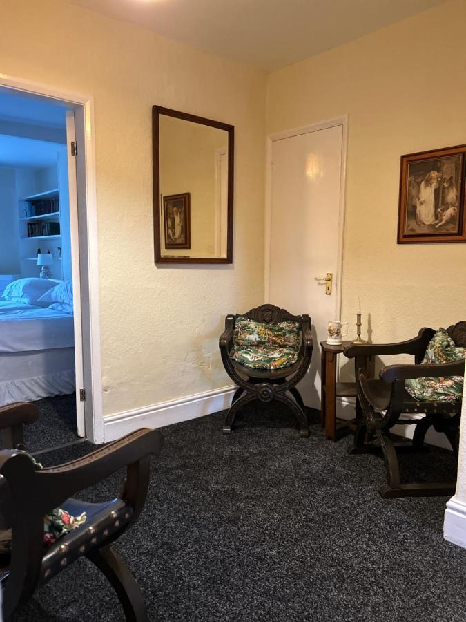 Lucy Cross Guest House מראה חיצוני תמונה
