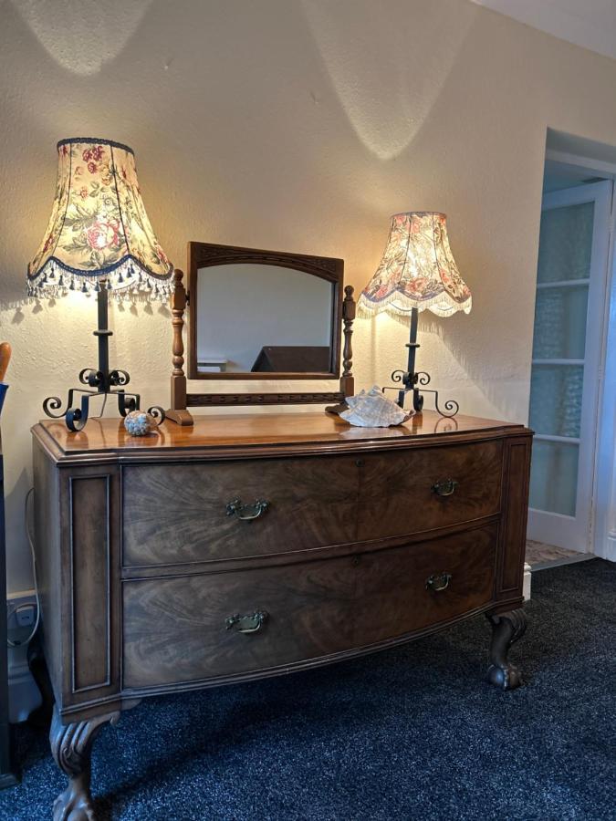 Lucy Cross Guest House מראה חיצוני תמונה