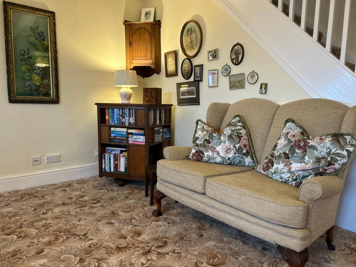 Lucy Cross Guest House מראה חיצוני תמונה
