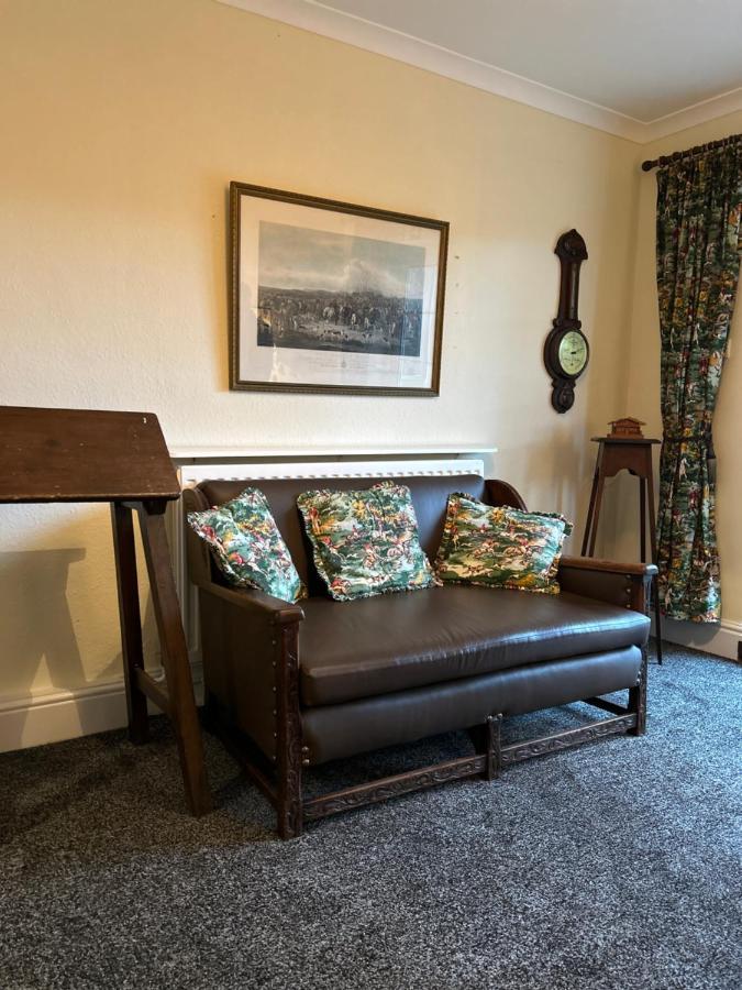 Lucy Cross Guest House מראה חיצוני תמונה